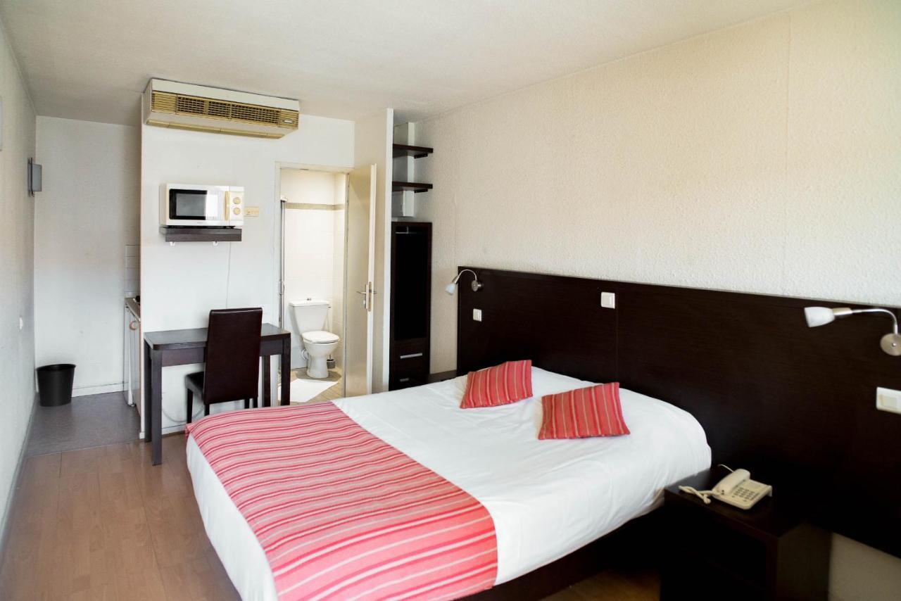 Top Motel Istres Bagian luar foto